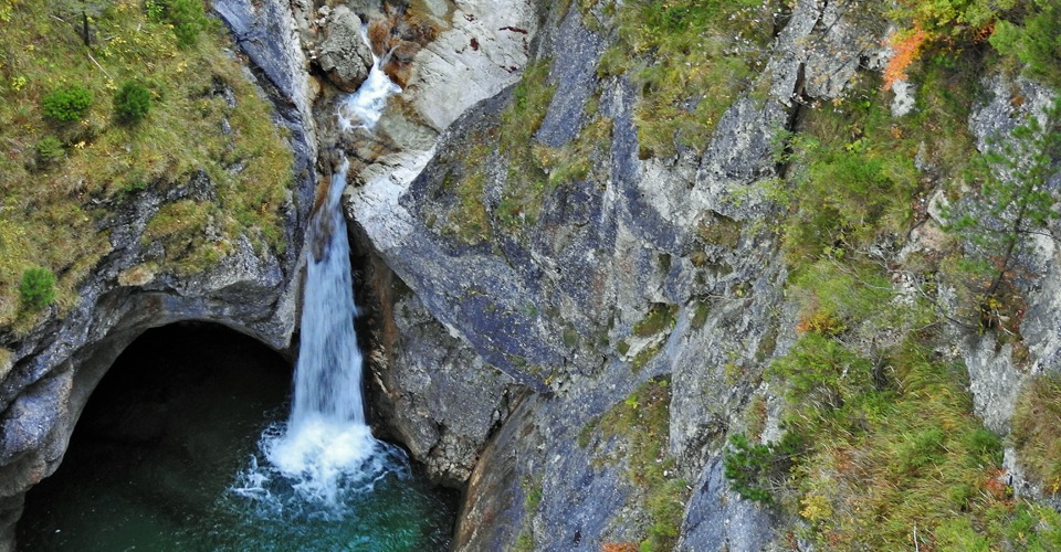 neuschwanstein-waterfall
